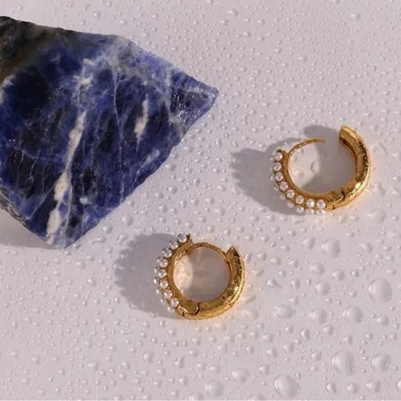 New 18K Gold Fresh Water Pearl Huggies Earrings, CUTE RING, SHINY RING. - Picture 3 of 6